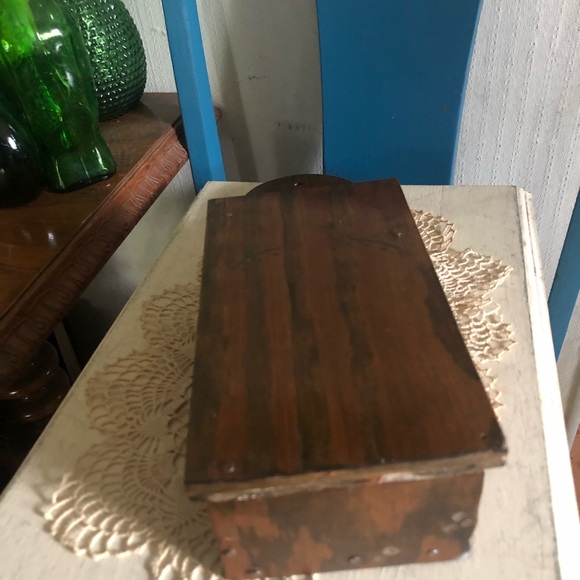 Primitive Wooden Matchstick Holder - Picture 5 of 8